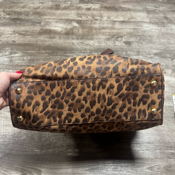 Michael Kors Hamilton Leopard Print Handbag - Picture 6 of 8